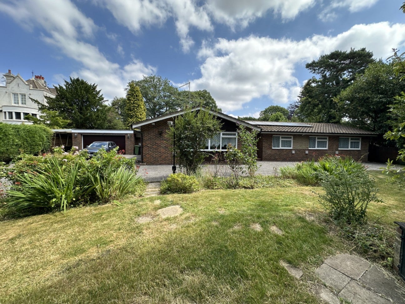 House Vicarage Close in Reigate and Banstead