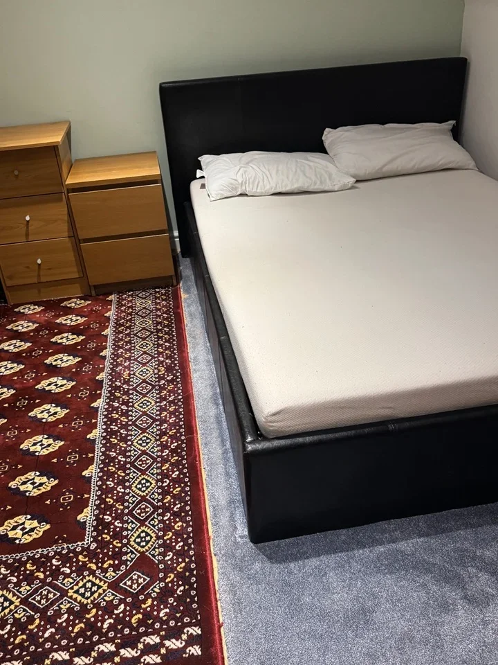 Room Newhouse Crescent in Watford
