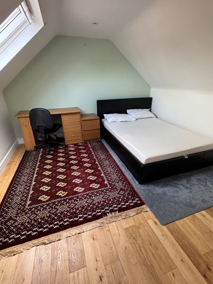 Room Newhouse Crescent in Watford