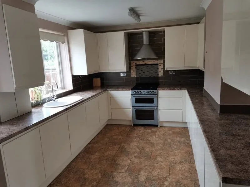 Room Newhouse Crescent in Watford