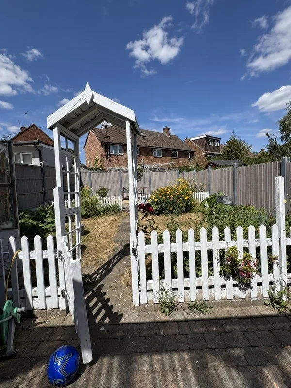 Room Newhouse Crescent in Watford