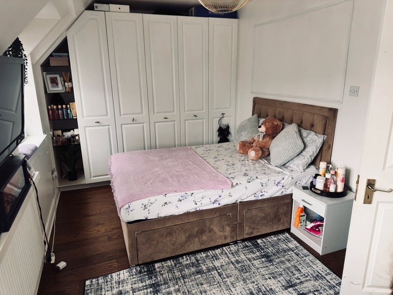 Room Faggs Road in Greater London