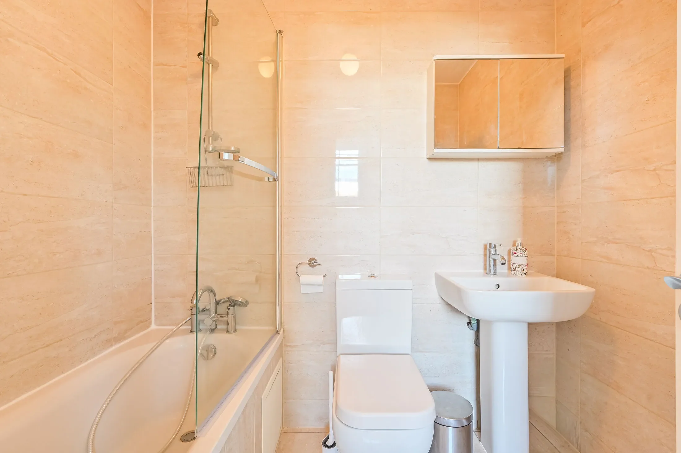 Flat Caedmon Road in Greater London