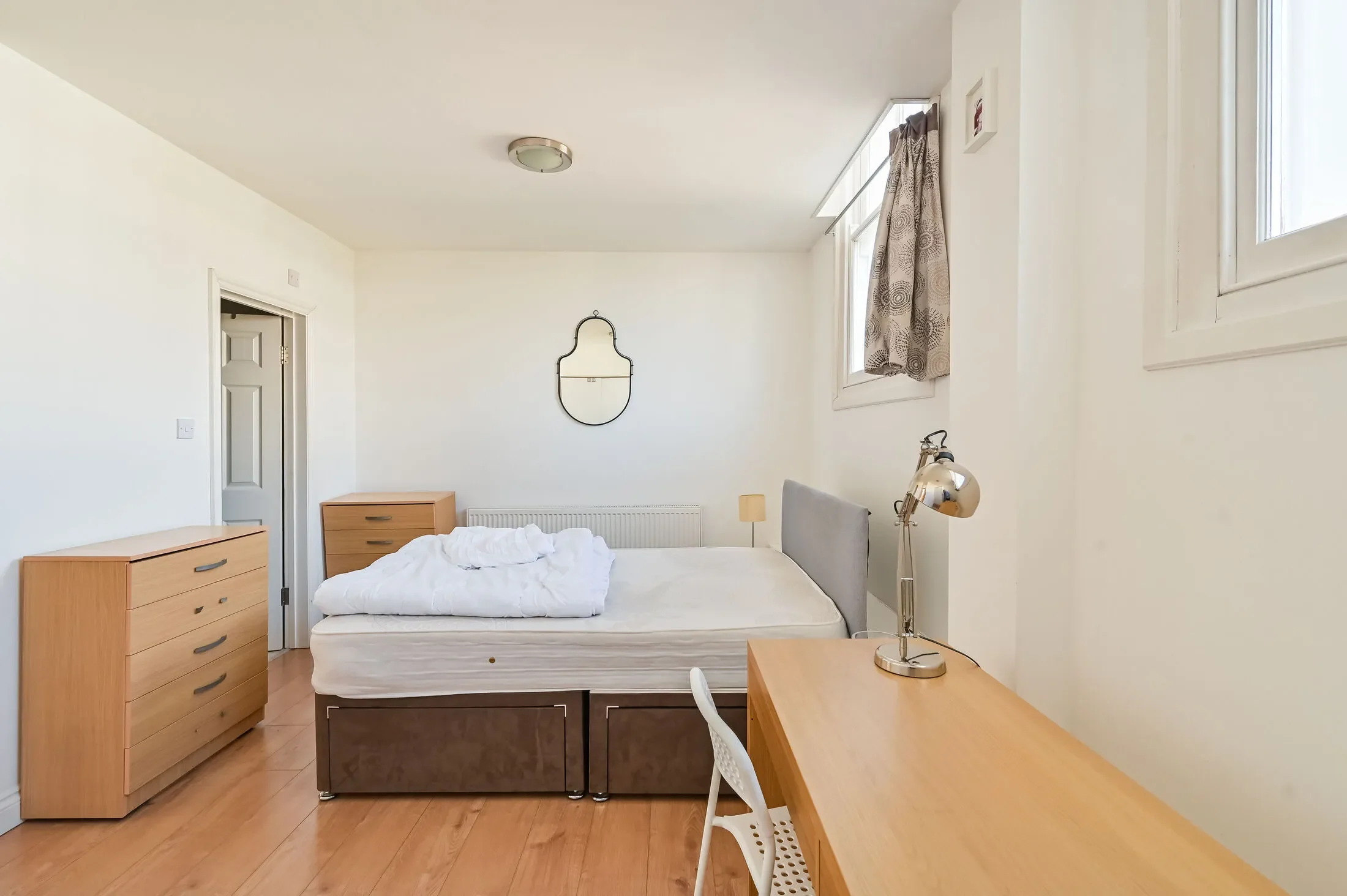 Flat Caedmon Road in Greater London