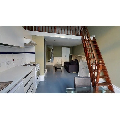 Flat Clanricarde Gardens in Greater London