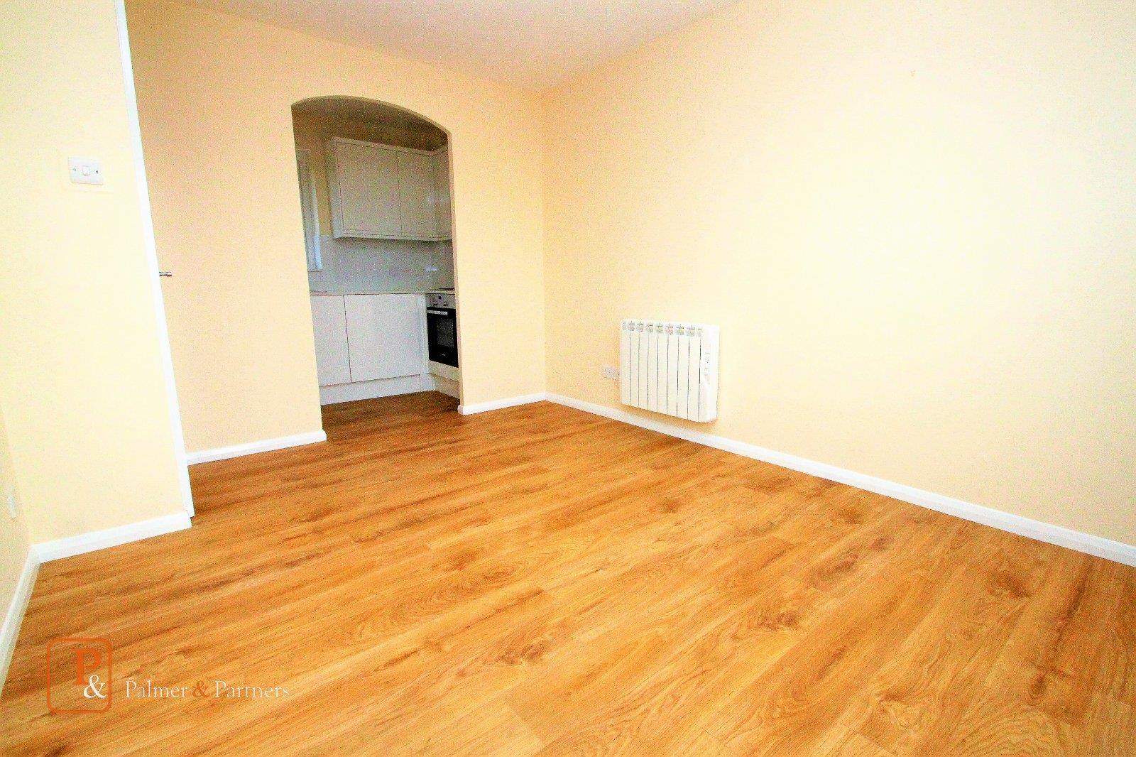 Flat Dale Close in Colchester
