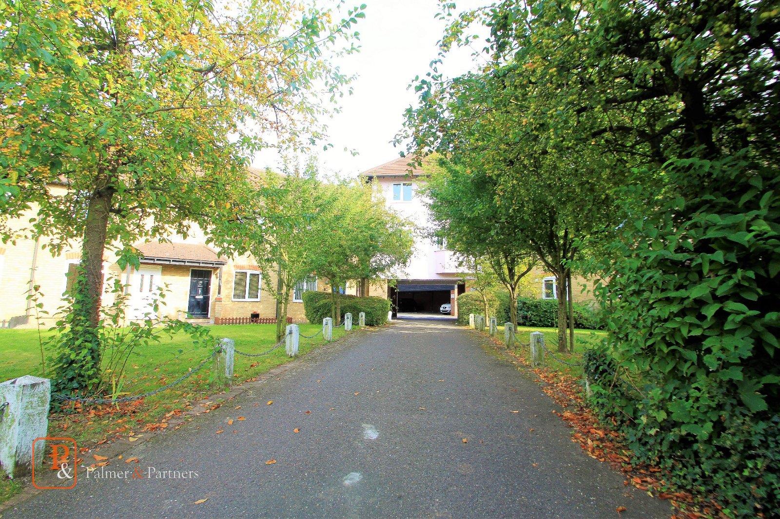 Flat Dale Close in Colchester