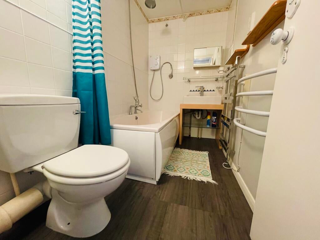 House Mahon Close in Greater London