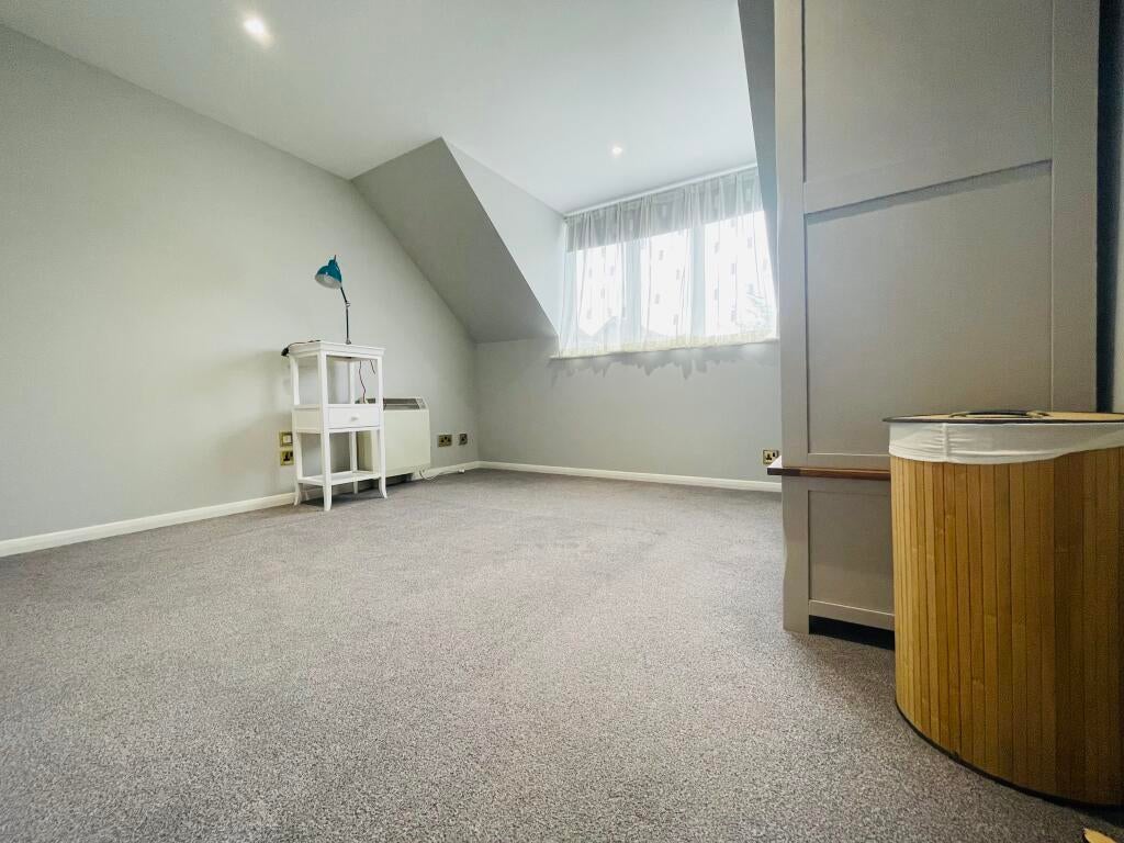 House Mahon Close in Greater London