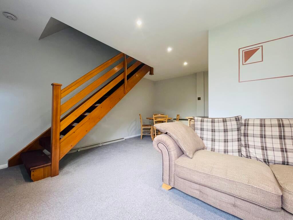 House Mahon Close in Greater London