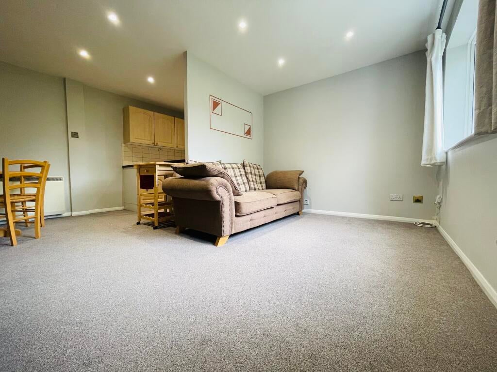 House Mahon Close in Greater London