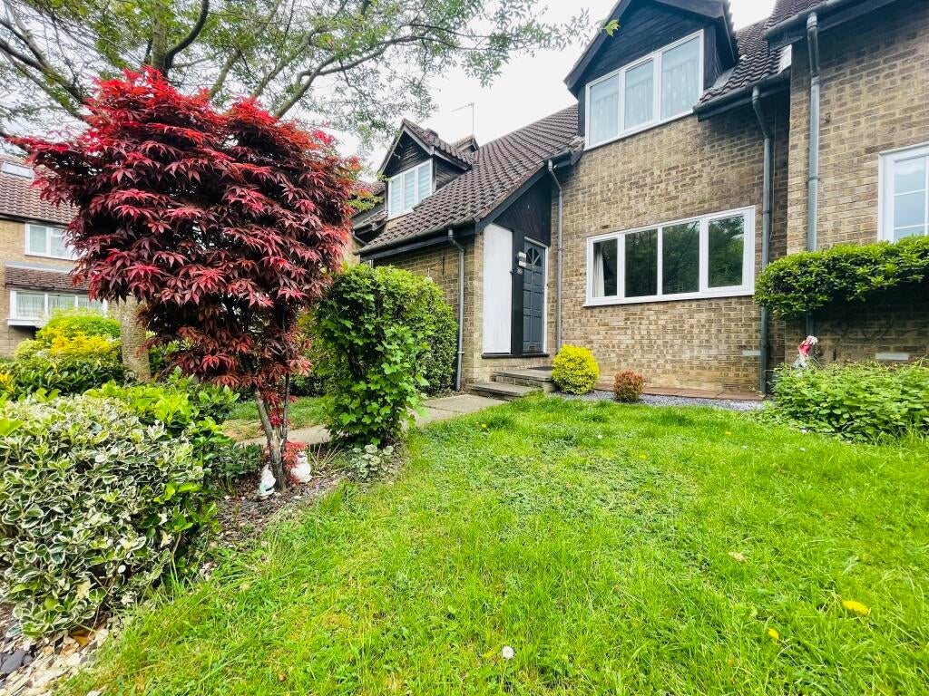 House Mahon Close in Greater London