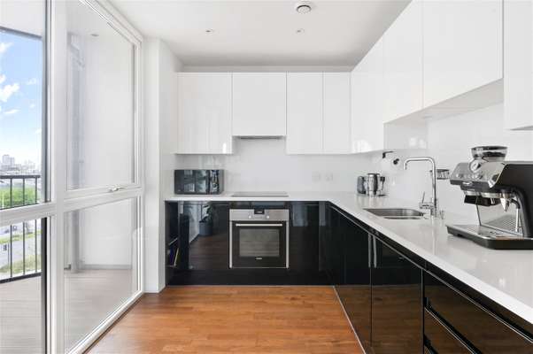 Flat Terry Spinks Place in Greater London