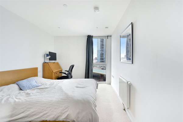 Flat Terry Spinks Place in Greater London