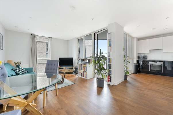 Flat Terry Spinks Place in Greater London