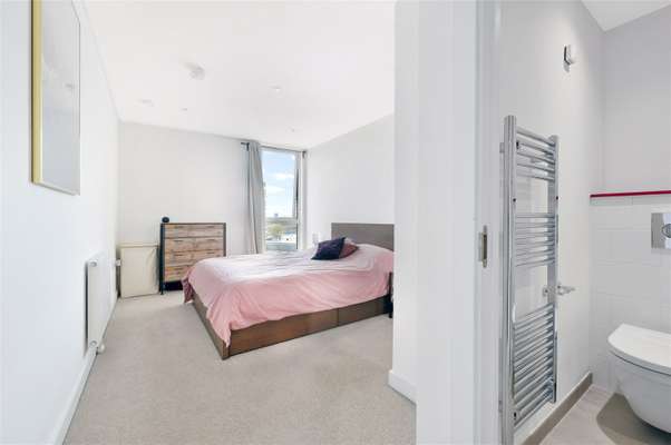 Flat Terry Spinks Place in Greater London