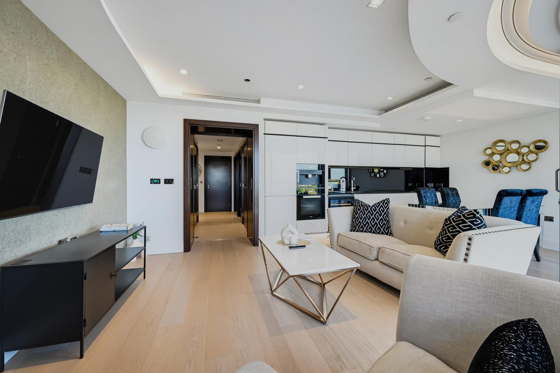 Flat Albert Embankment in Greater London