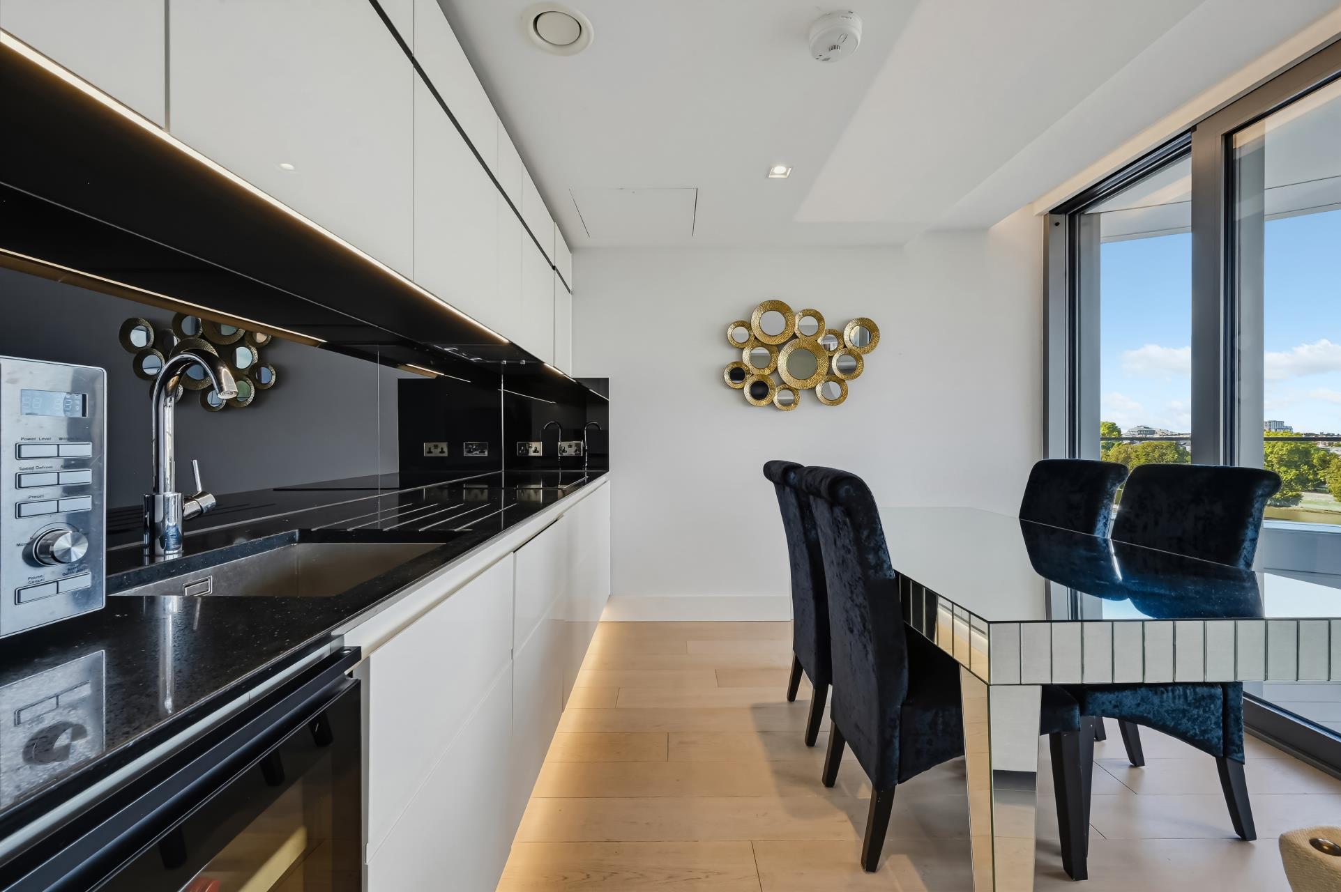 Flat Albert Embankment in Greater London
