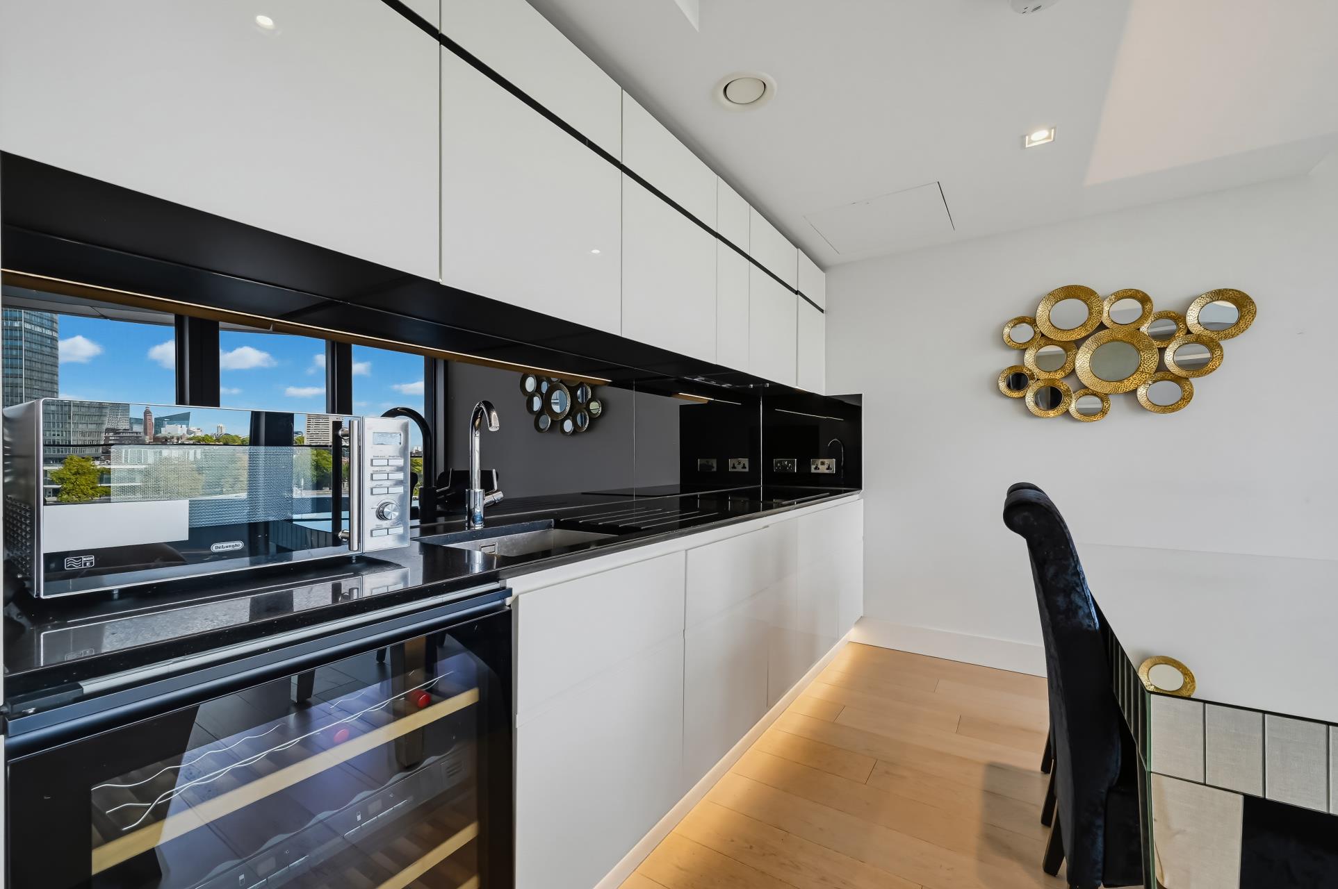 Flat Albert Embankment in Greater London