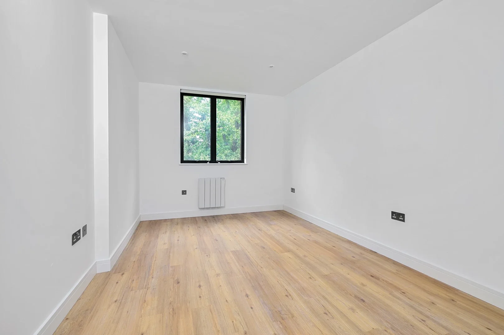 Flat Farnborough Road in Rushmoor