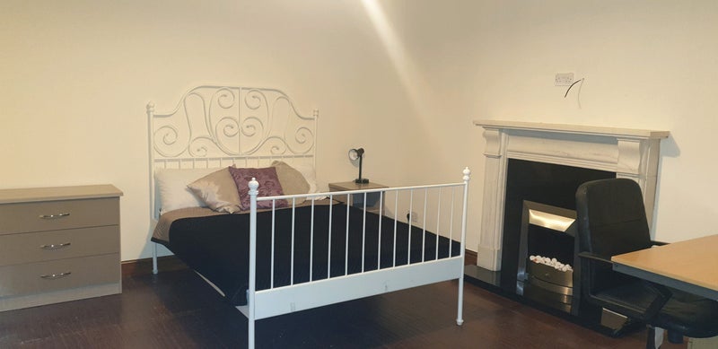 Room Clarence Road in Chesterfield