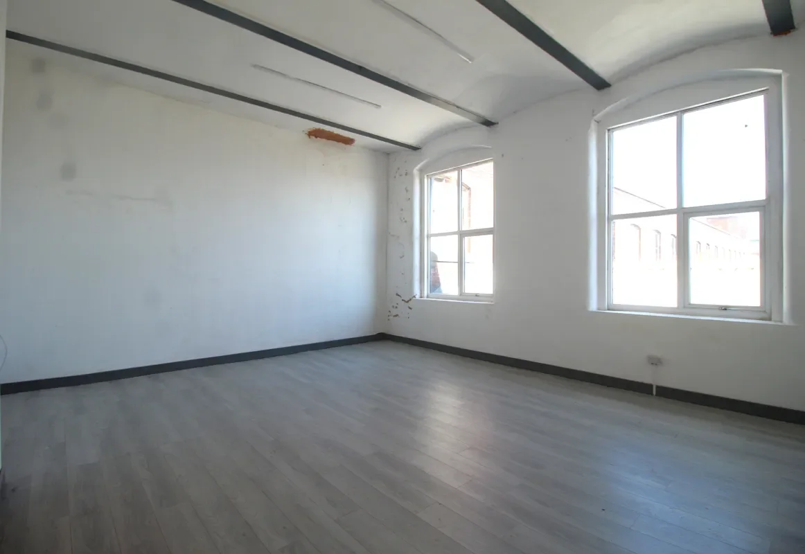 Flat Honeywell Lane in Chadderton