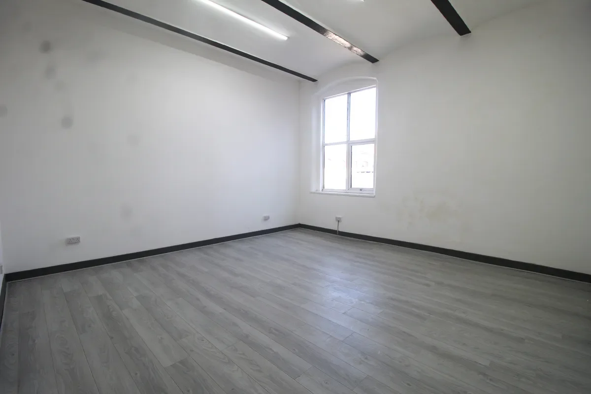 Flat Honeywell Lane in Chadderton
