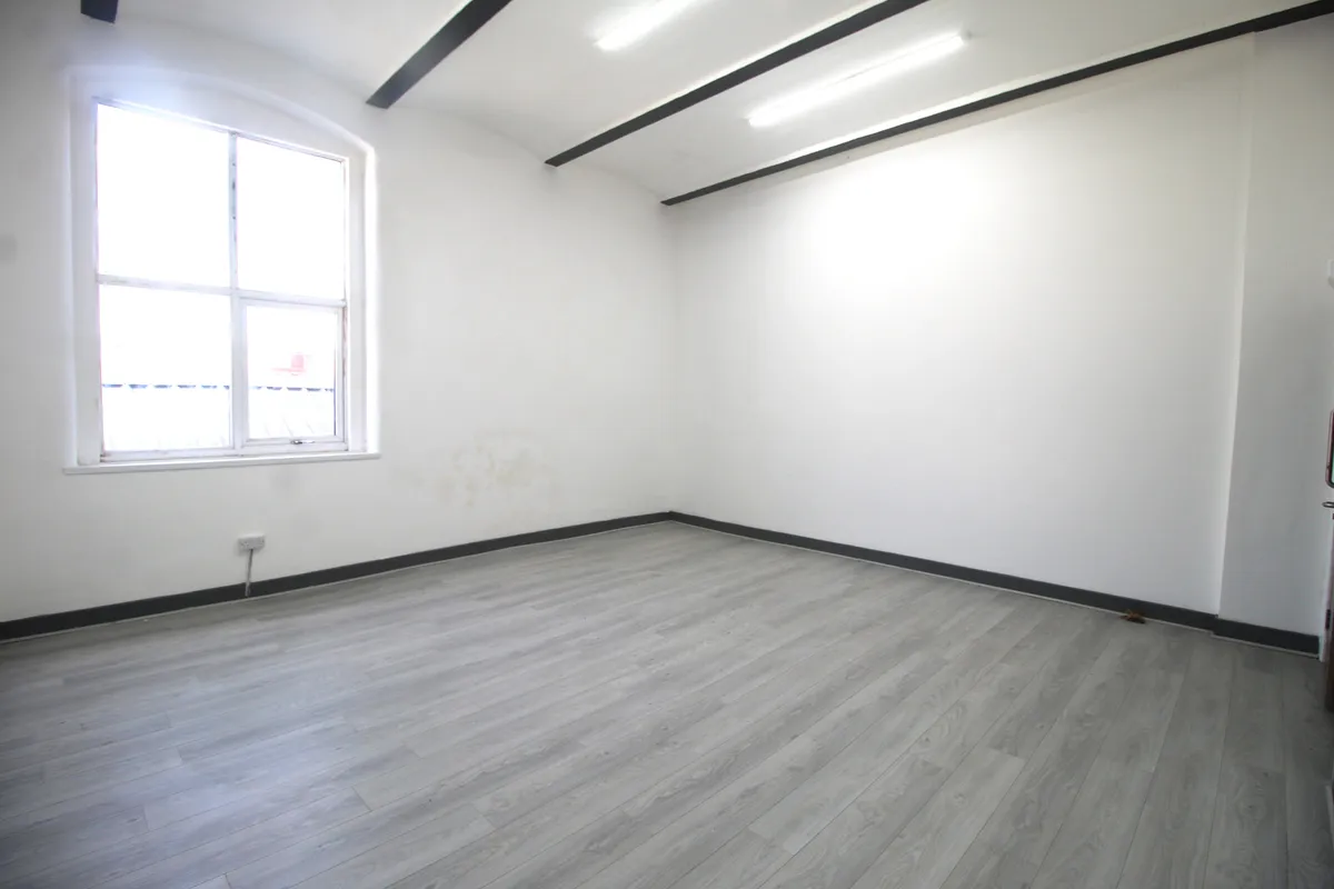 Flat Honeywell Lane in Chadderton