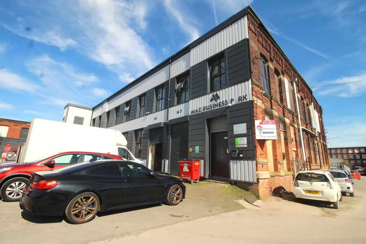 Flat Honeywell Lane in Chadderton