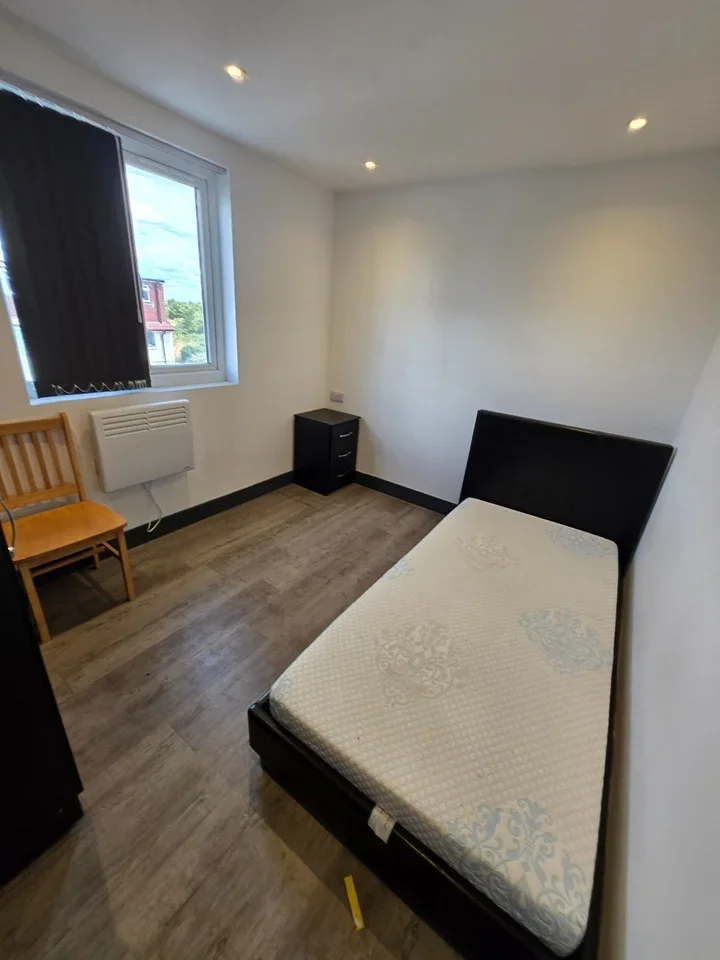 Room Sipson Road in Greater London
