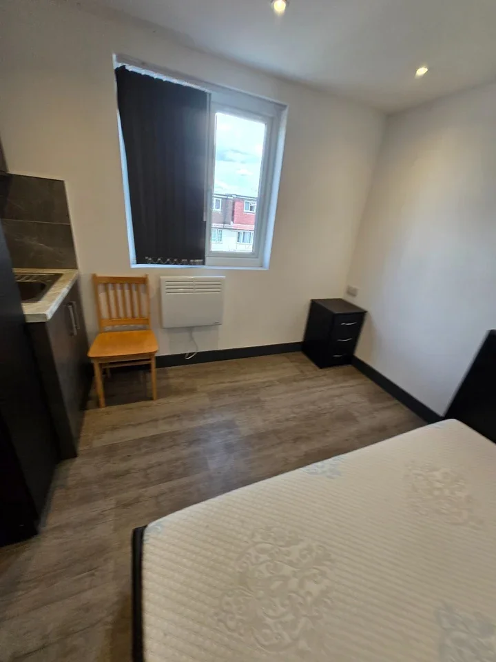 Room Sipson Road in Greater London