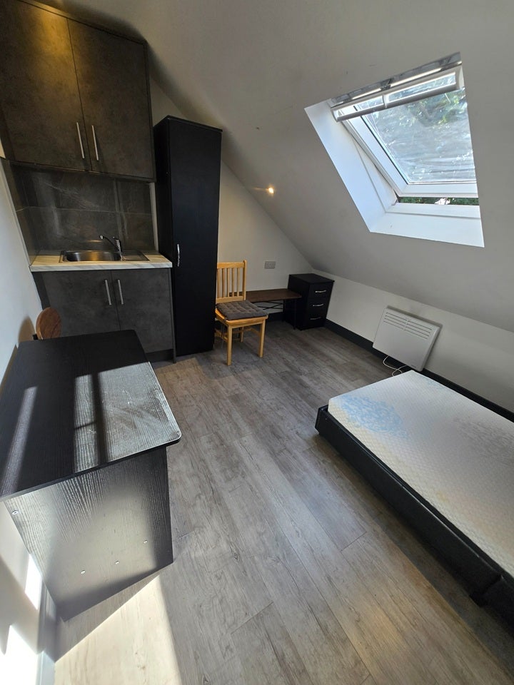 Room Sipson Road in Greater London