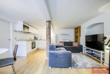 Flat Warwick Place in Royal Leamington Spa