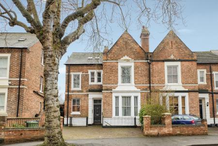 Flat Warwick Place in Royal Leamington Spa