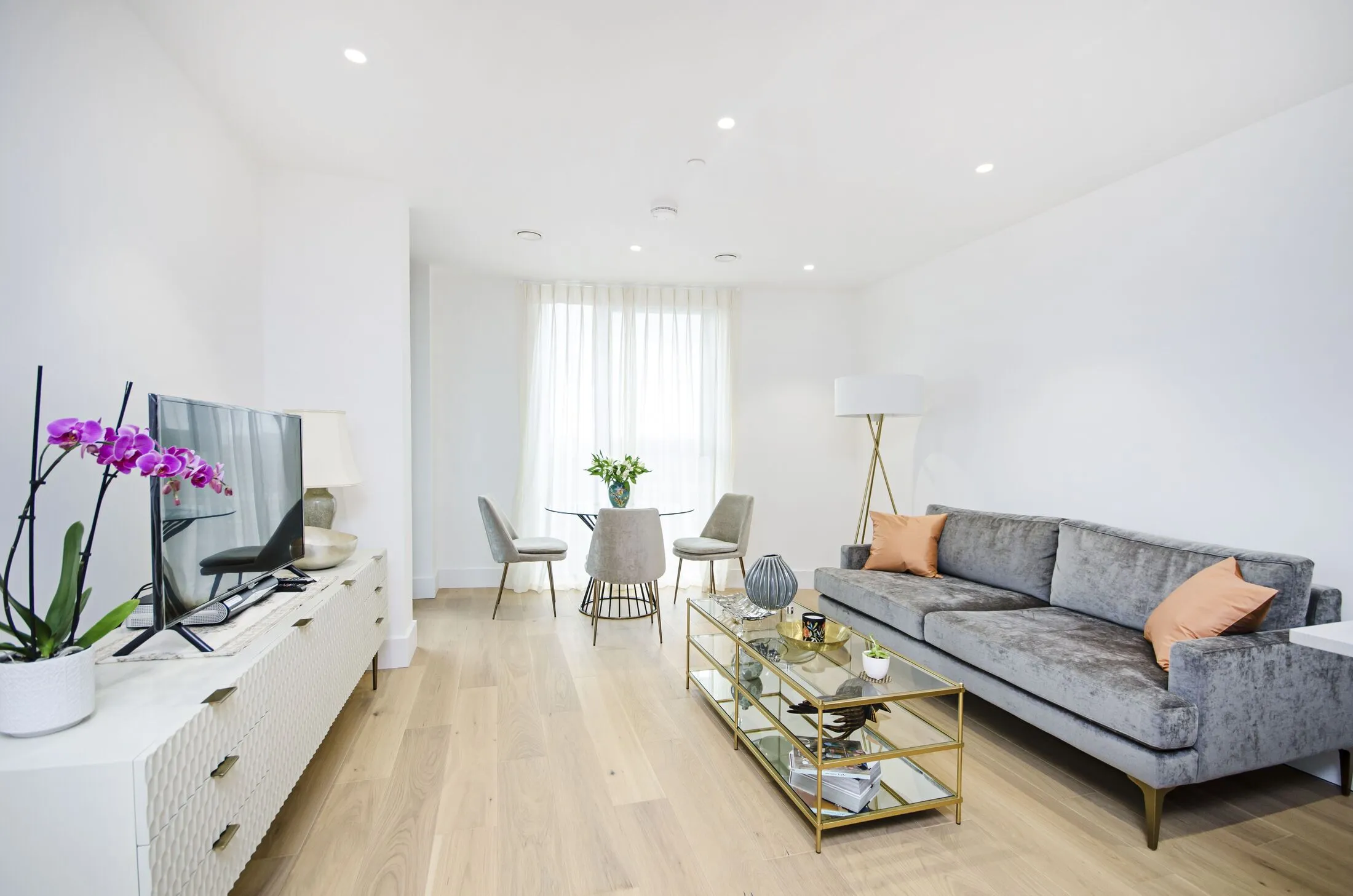 Flat Kingsland High Street in Greater London