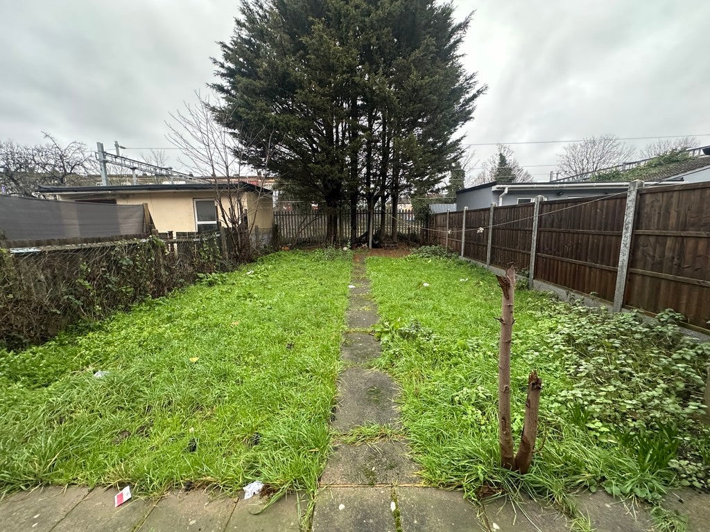 Flat Felbrigge Road in Greater London