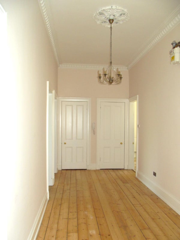 Room Queen Square in Glasgow