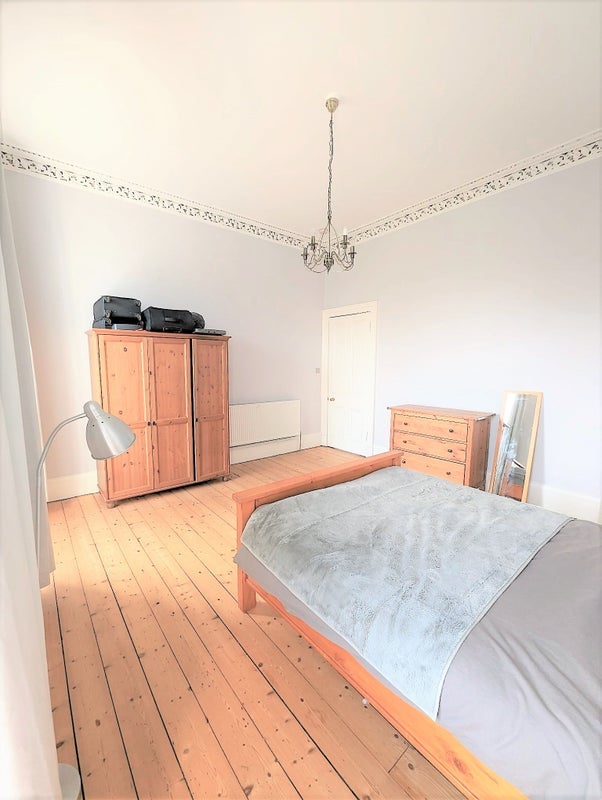 Room Queen Square in Glasgow