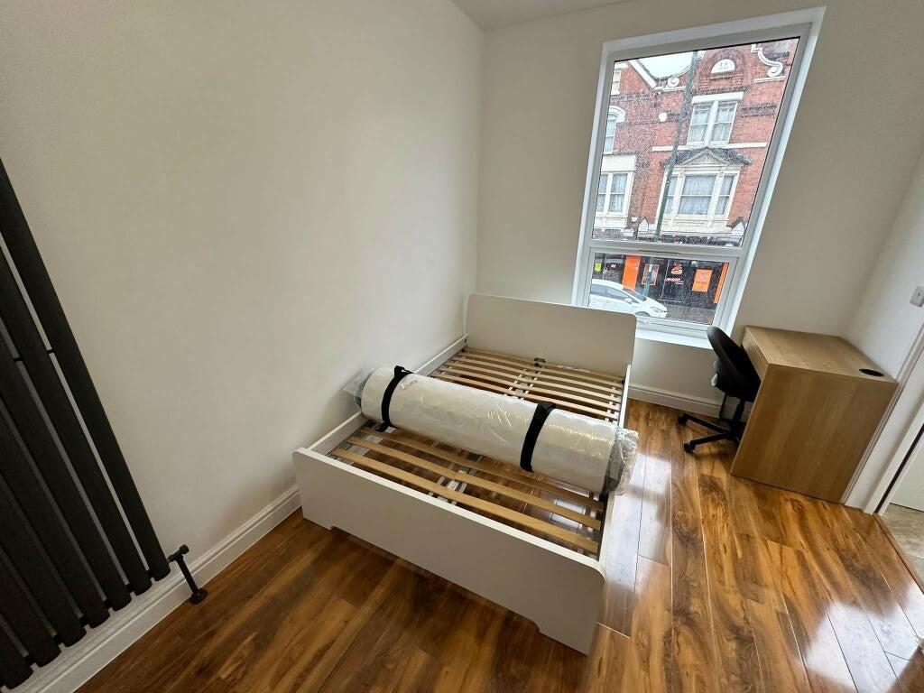 Room Alfreton Road in Nottingham