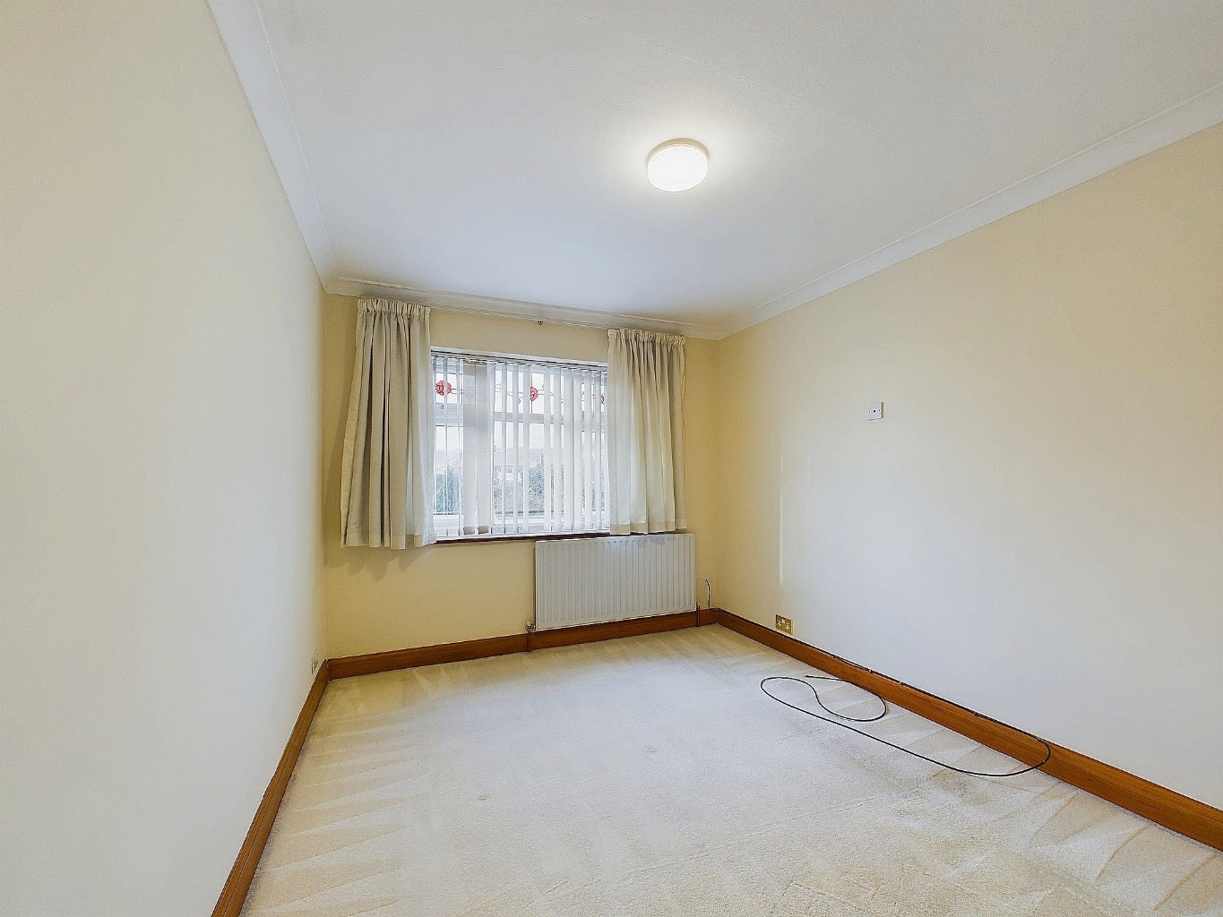 Flat Woodside Drive in Dartford