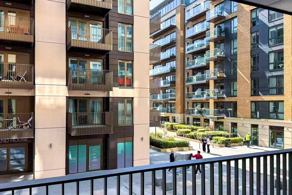 Flat Parrs Close in London