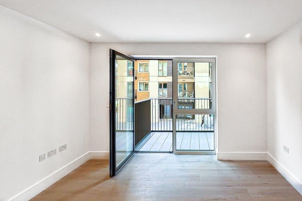 Flat Parrs Close in London