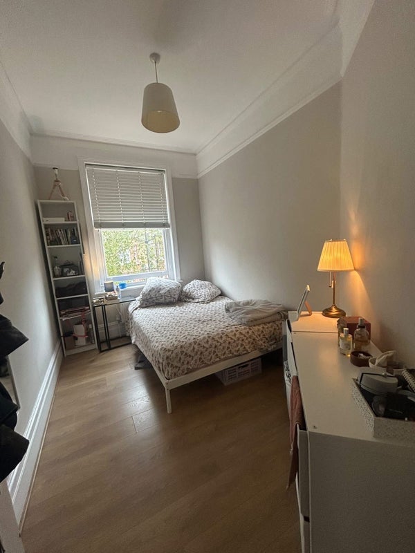Room South Island Place in Greater London