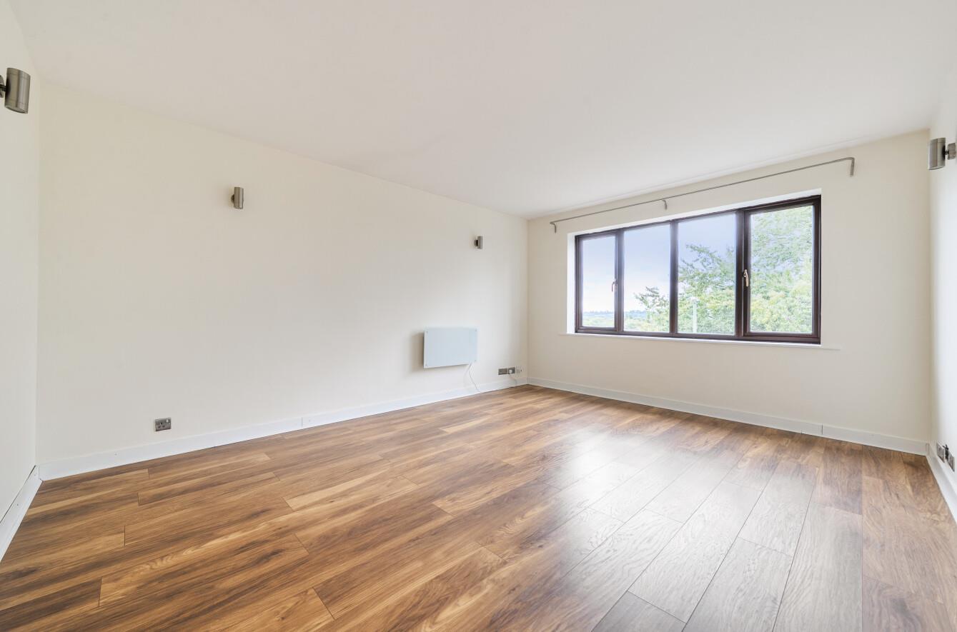 Flat Oakhill Close in Chandler's Ford