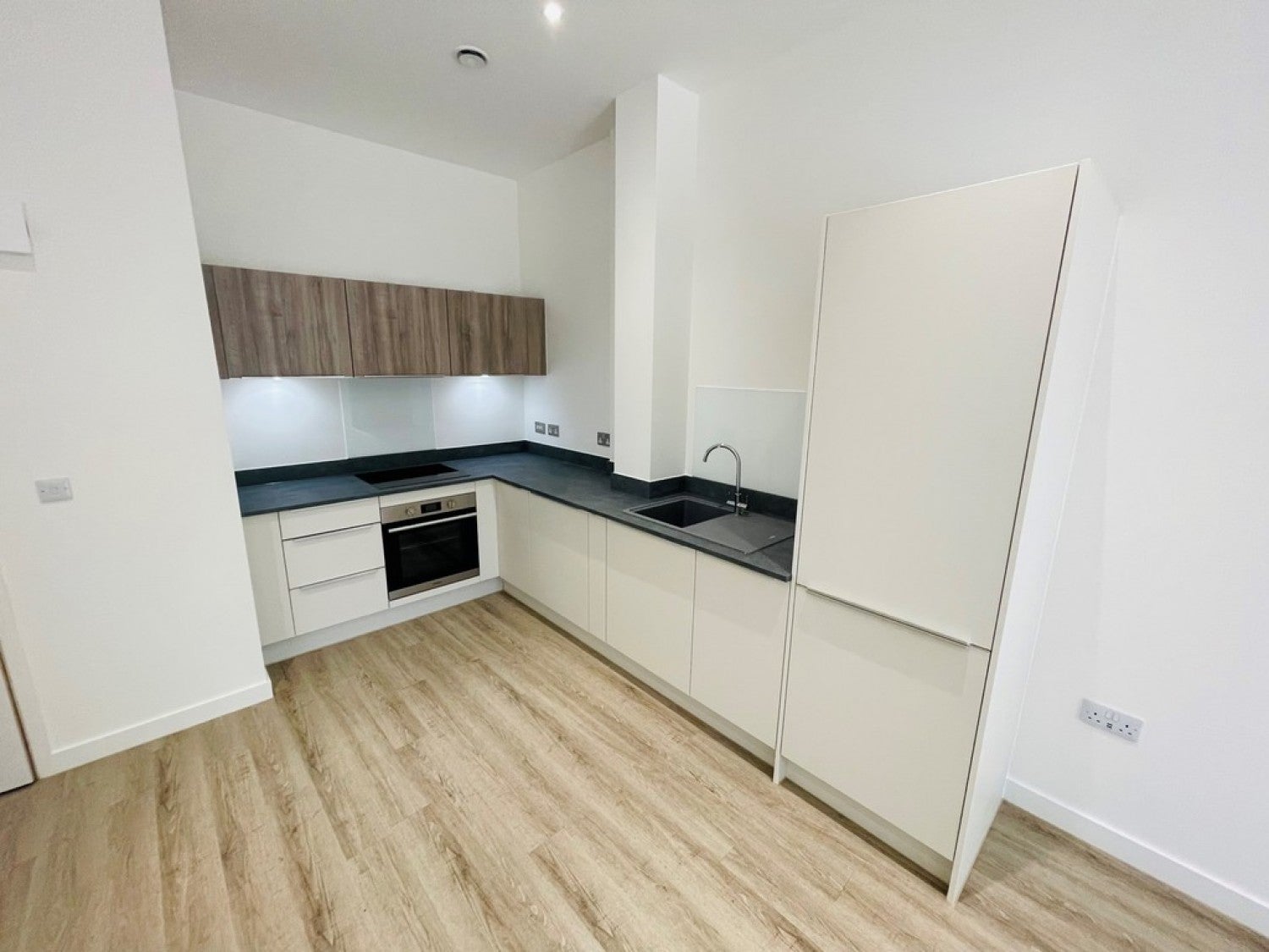 Flat Ashwood Way in Basingstoke and Deane