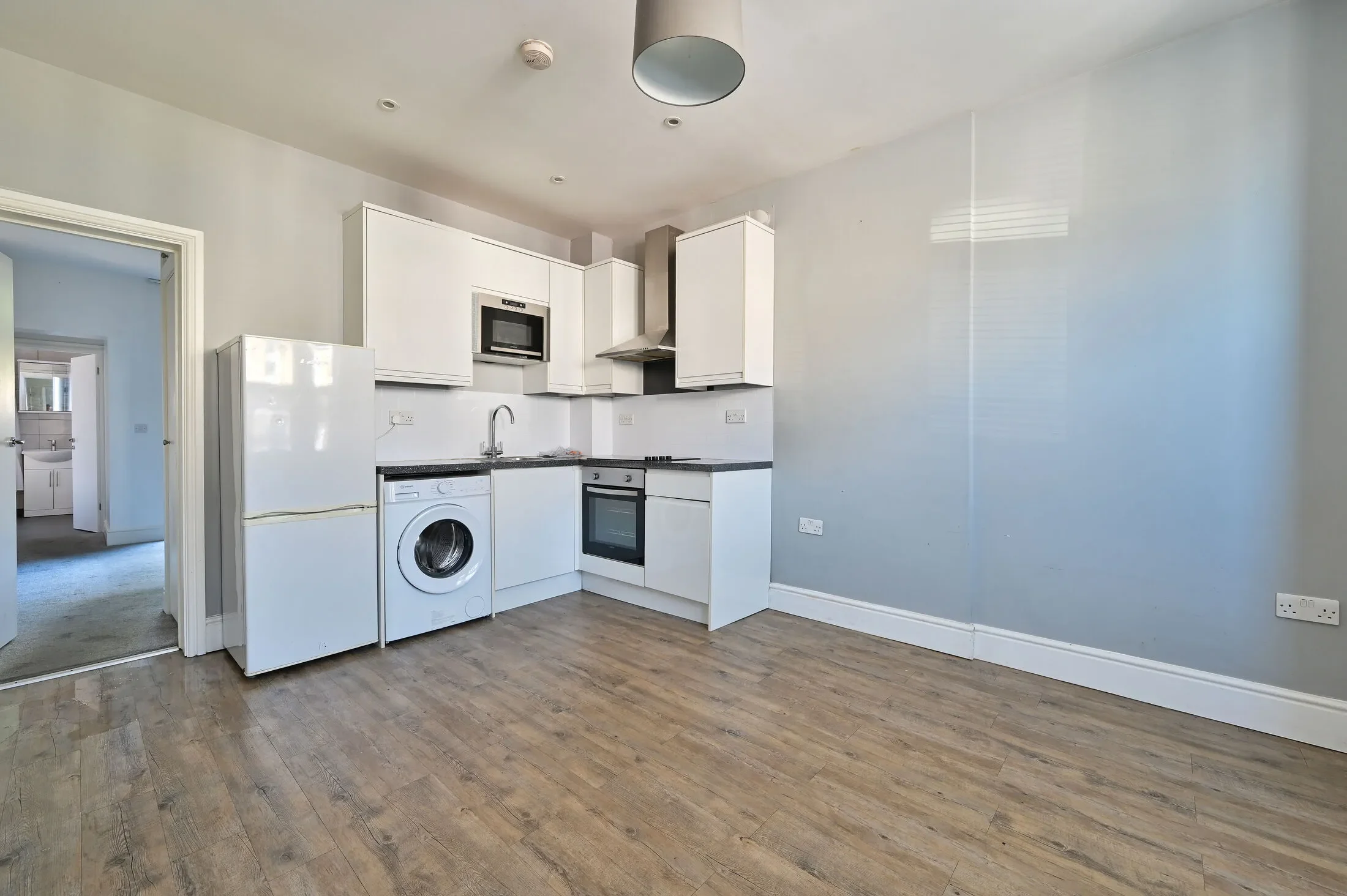 Flat Woodford Road in Watford