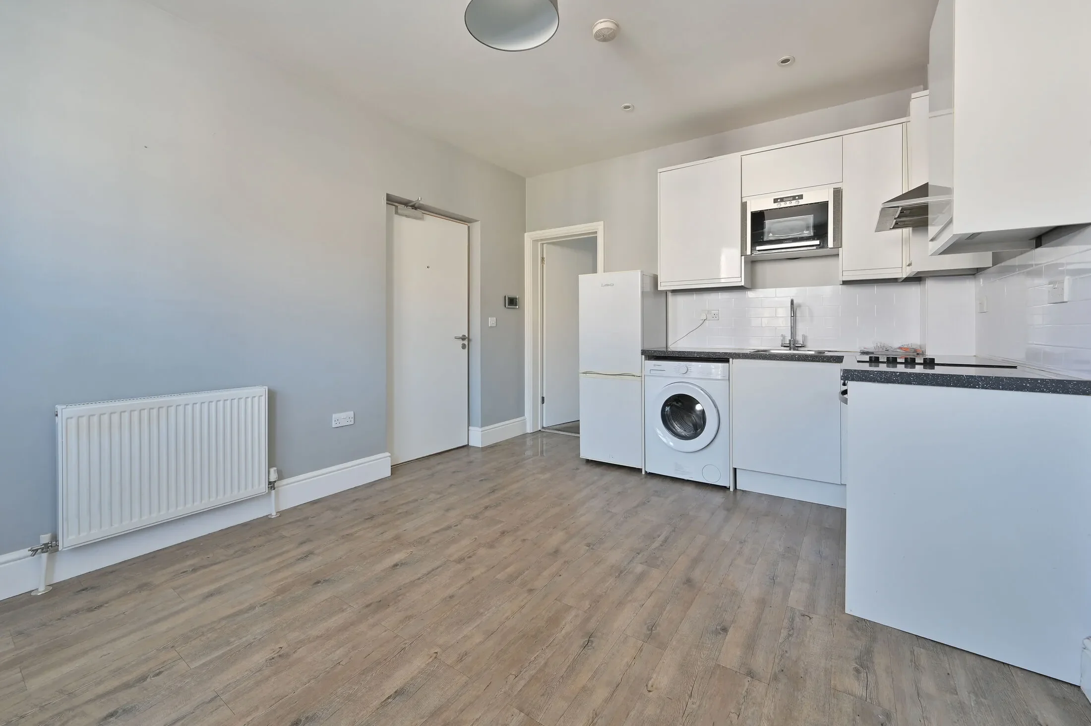 Flat Woodford Road in Watford