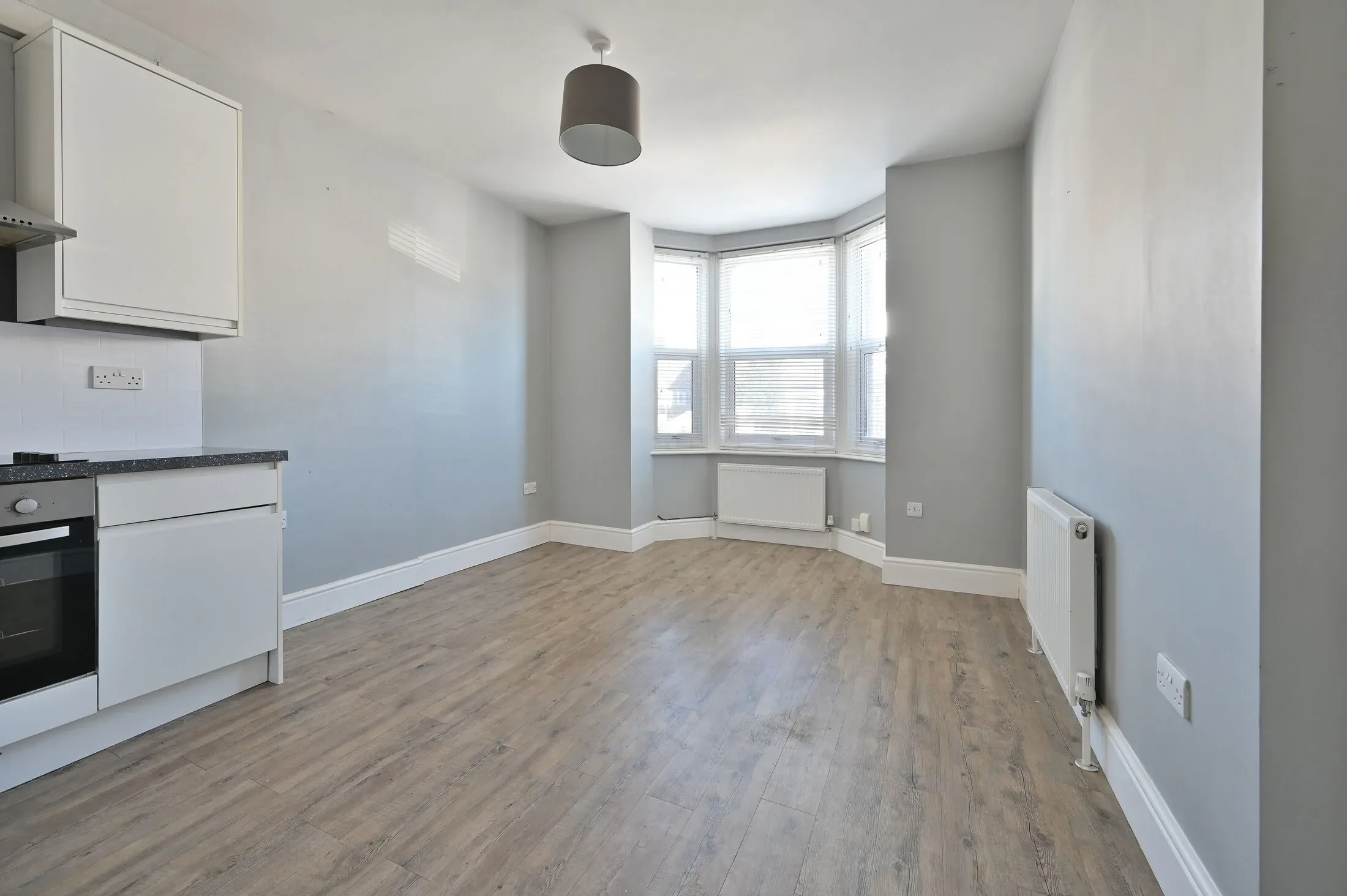 Flat Woodford Road in Watford