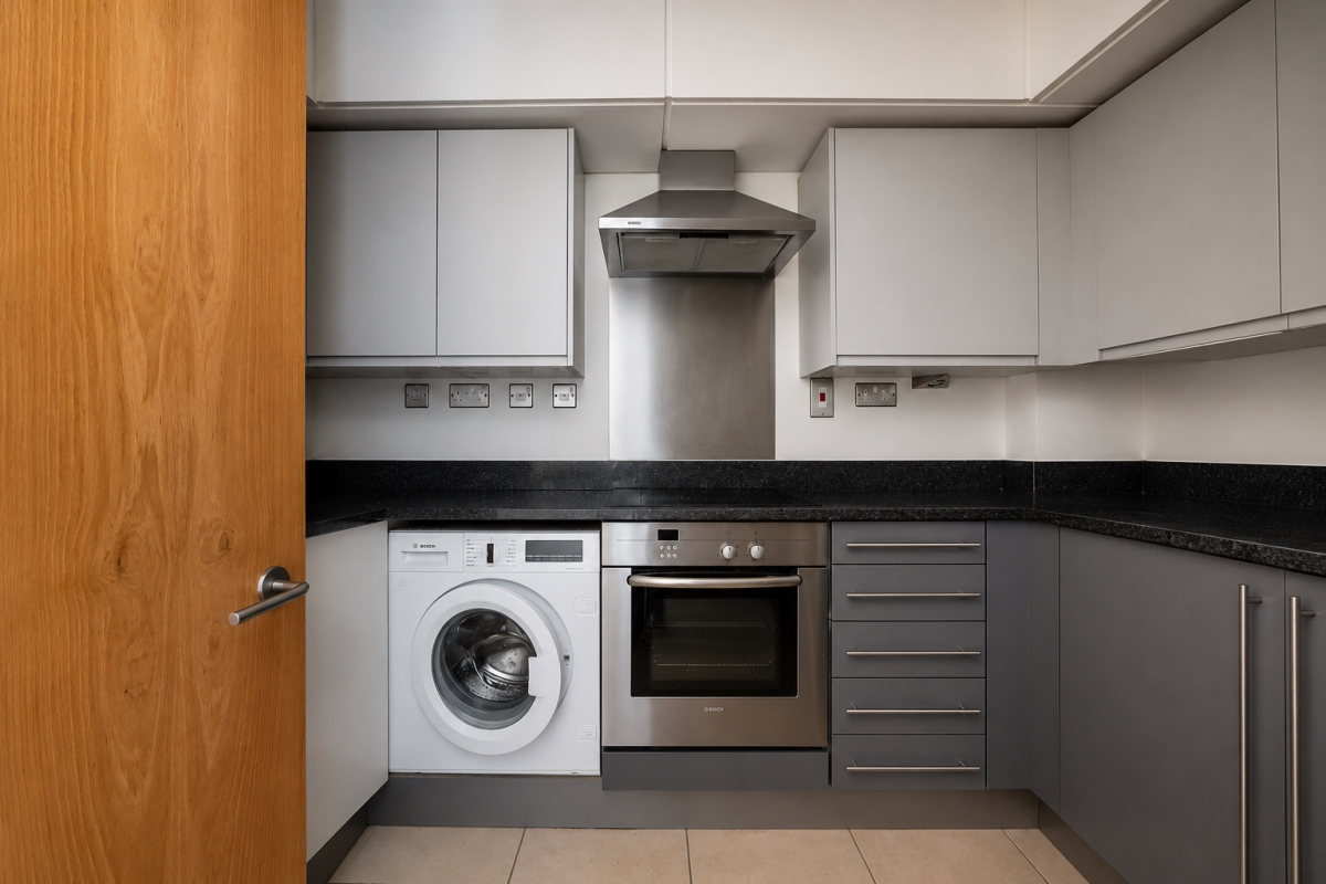 Flat Albert Embankment in Greater London