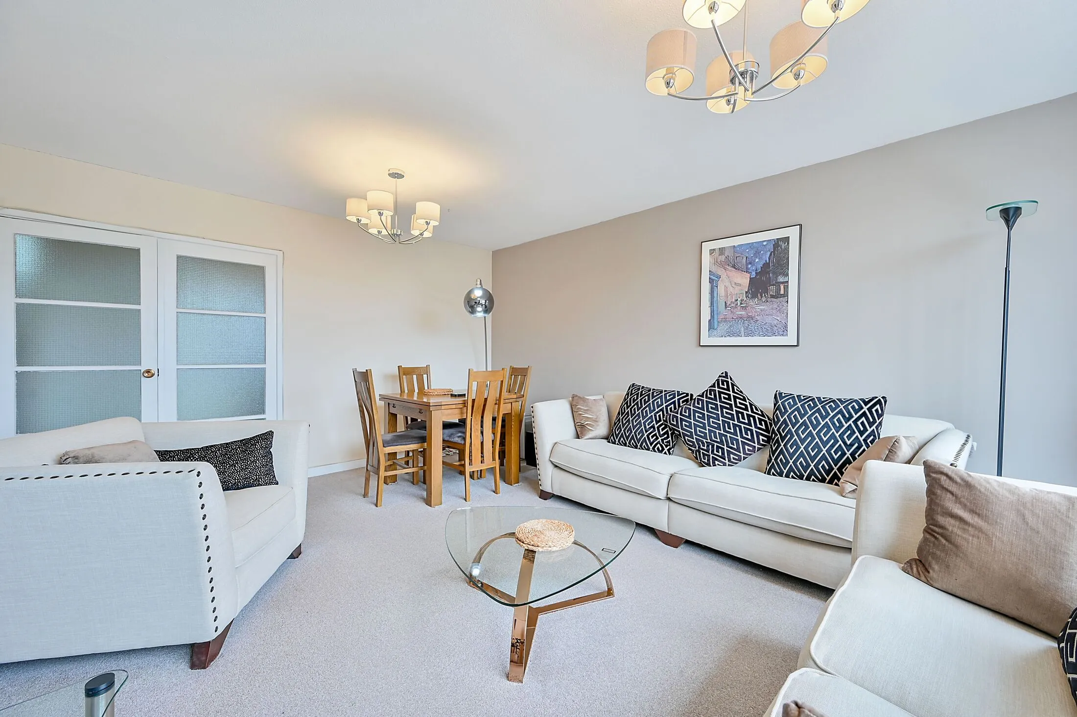 Flat Eaton Rise in Greater London